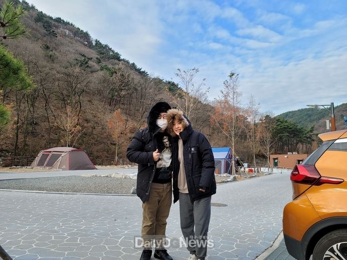 신혼여행을 수성구 진밭골 야영장에서 보낸 김태우 의원 부부. (사진=수성구의회 제공)