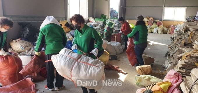 다산면 남녀 새마을지도자, 자원재활용품수집 모으기 행사 전개