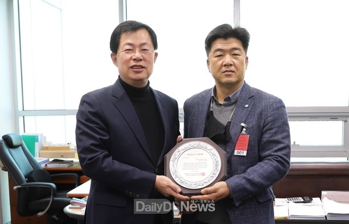 이만희 의원 수상 사진