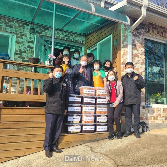 군위군 효령 여성자원봉사대, 김장김치 봉사활동 전개