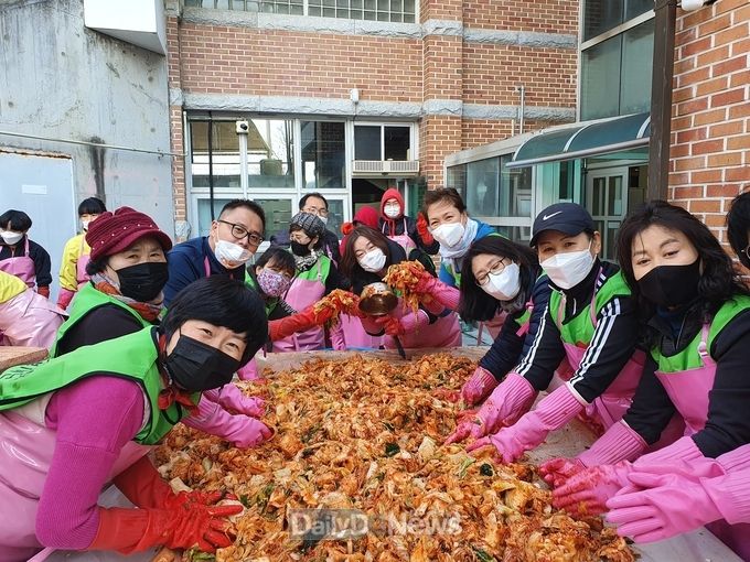 사한국건강관리협회대구지부 건협사랑어머니봉사단, 김장담그기 봉사활동 실시