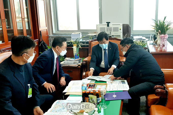 최기문 영천시장, 윤후덕 기획재정위원장과 면담