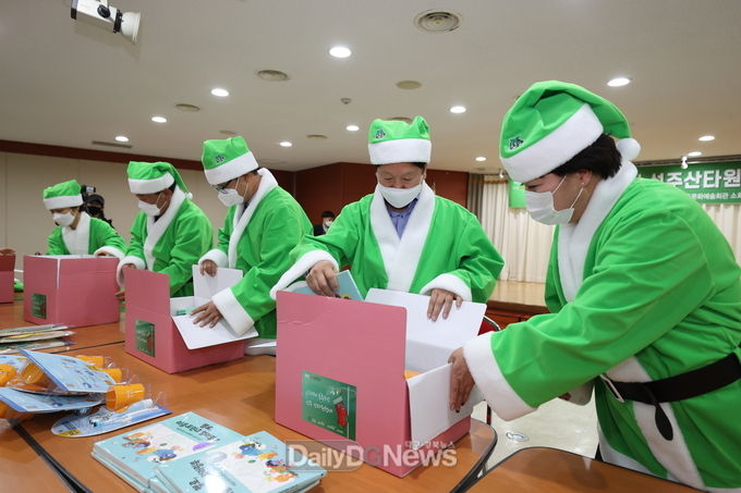 초록우산 성주산타원정대, 저소득층 아동들에게 크리스마스 선물 전달