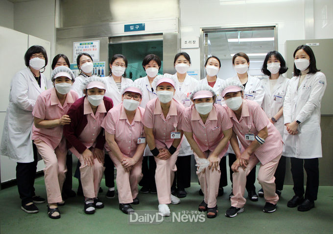 2020년 한국의료질향상학회 온라인 학술대회에서 진료지원업무개선 부문 우수상을 수상한 영남대병원 영양팀. (사진=영남대병원 제공) 