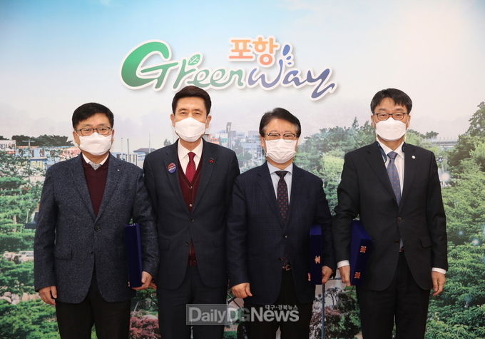  포항시, 임기만료 법률고문에 감사패 전달