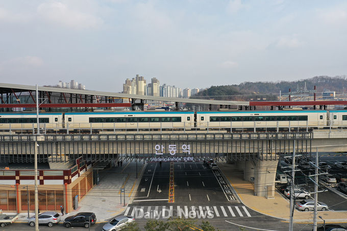 차세대 KTX‘이음’ EMU-260 안동역에서 첫 선을 보이며 새로운 시대 예고