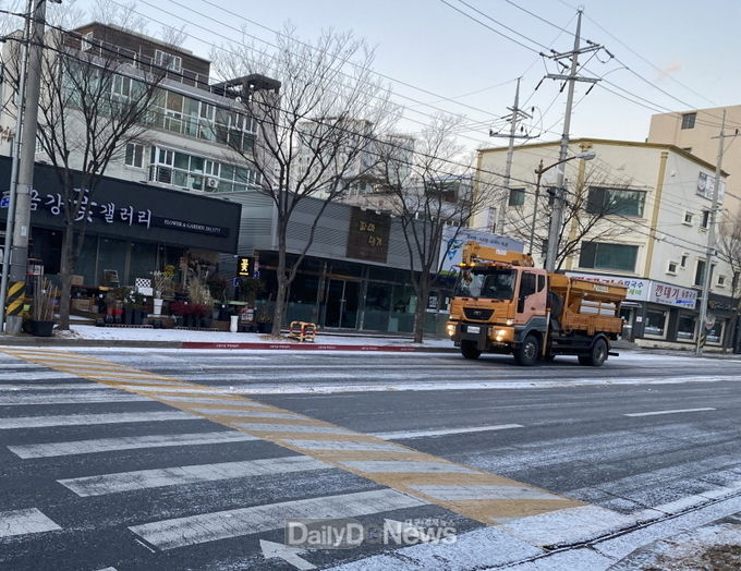  포항시, 신속한 제설작업으로 출근길 정상