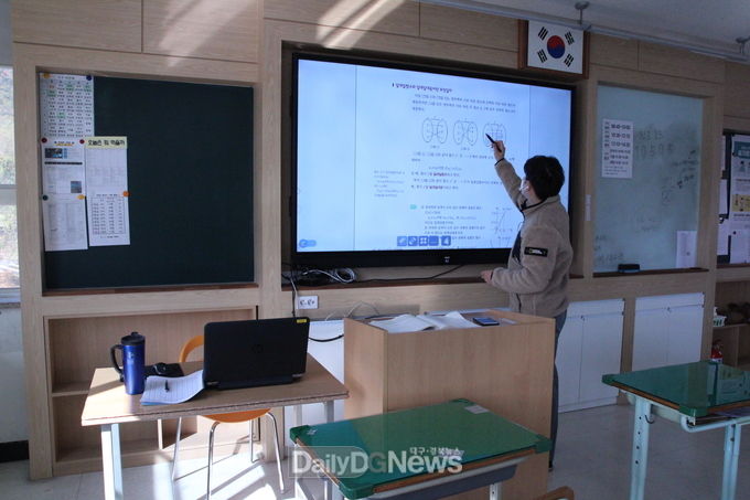 경북교육청, 교육부 교원행정업무경감 우수사례 선정(구미 사곡고 원격수업 모습)