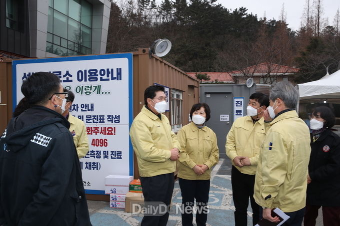 선별진료소 격려