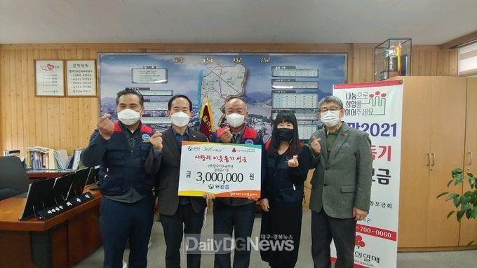 이인욱 자유총연맹 칠곡군지회장, 이웃돕기 성금 기탁