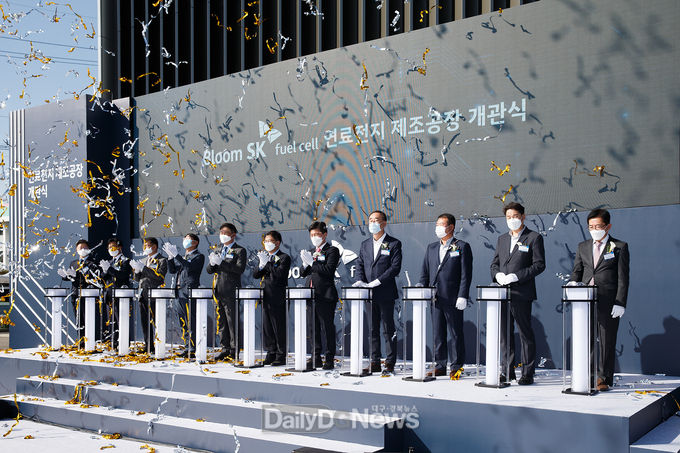 구미시 Bloom SK fuel cell 연료전지 제조공장 개관식 장면
