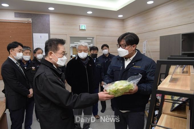 최기문 시장, (주)담따프레시 기업 현장 방문