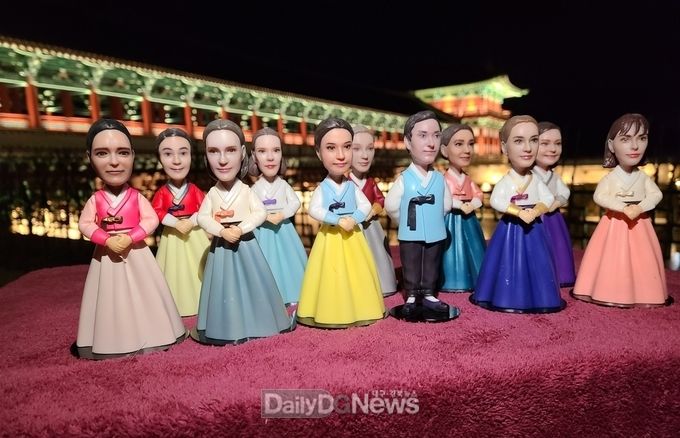 경상북도문화관광공사 제공)3D 피규어 아바타가 경주 월정교에서 랜선투어를 하고 있다