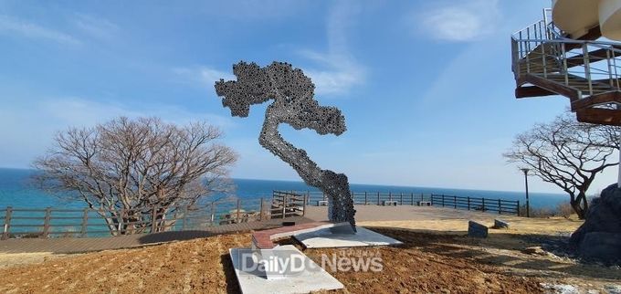 작품명 하나되는 나무