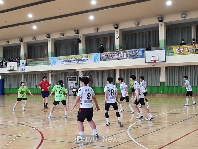 ‘2021년 대구광역시소년체육대회’ 핸드볼 예선 경기 장면. (사진=대구시교육청 제공)