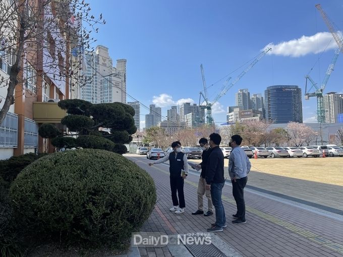 대구시교육청 대구여자고등학교 외벽 점검 모습. (사진=대구시교육청 제공)