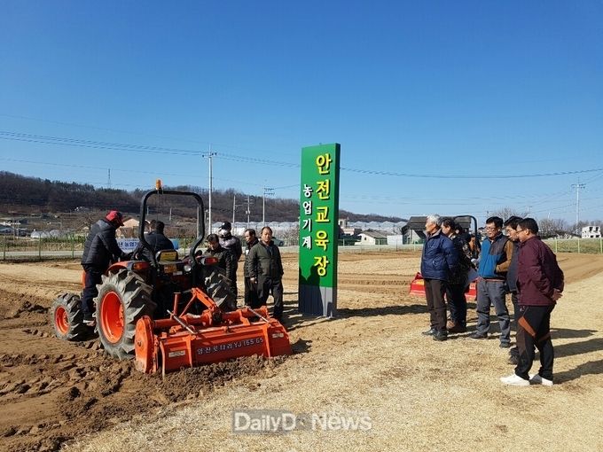 군위군, 영농철 농기계 사고율 제로 위한 실습 교육 전개