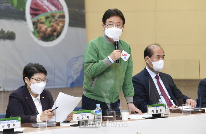 경상북도는 3월 26일 상주시 농업기술센터 대강당에서 다섯 번째‘새바람 행복버스 현장 간담회’를 개최하고 있다.