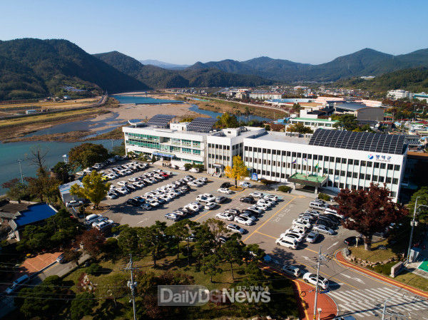 영덕군청 전경.