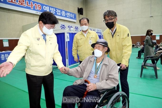 안동시, 75세 이상 어르신 백신 접종 시작
