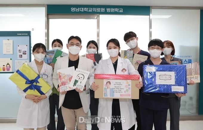 배우 이준기 일본 팬클럽이 영남대병원 병원학교에 그림책 50권을 기부했다. (사진=영남대병원 제공)