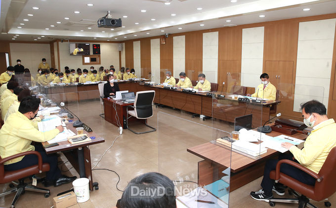 대구시의회 예산결산특별위원회가 ‘2021년도 대구시 교육비특별회계 제1회 추가경정예산안’을 심사하고 있는 모습. (사진=대구시의회 제공)