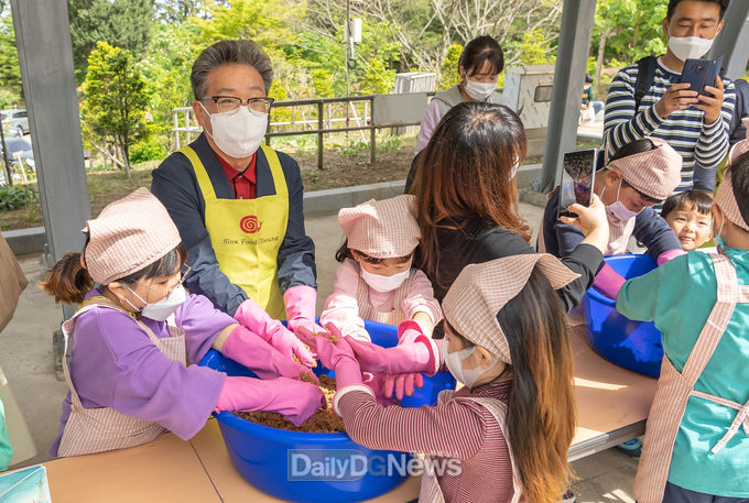 울릉군 슬로푸드 어린이 농부학교, 우산고로쇠 된장, 간장 만들기 체험행사 개최