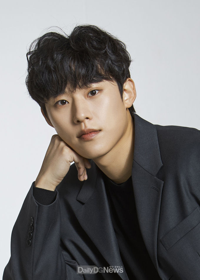 ‘2021 DIMF 뮤지컬스타’의 단독 MC로 발탁된 뮤지컬배우 김성철. (사진=DIMF 제공)