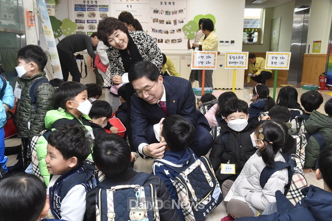 (지난 2019년 3월 미세먼지 마스크 지원)