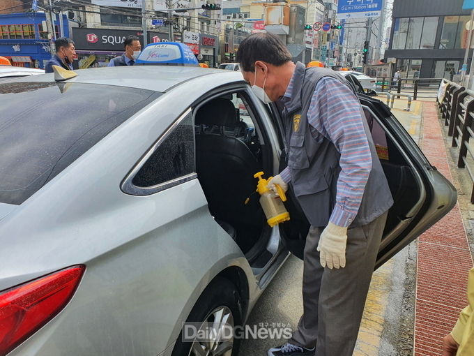 구미시, ‘코로나19 특별방역강화 주간’ 택시 및 물류창고 점검