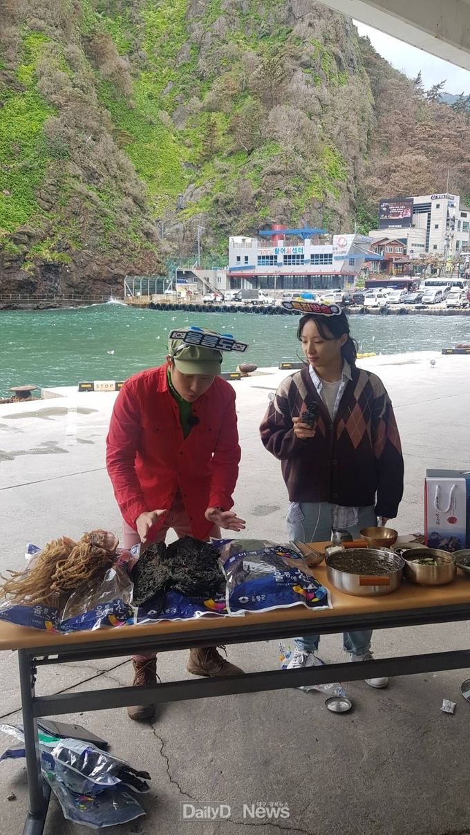 울릉도, TV홈쇼핑, 현대H몰 쇼핑라이브 통한 울릉 특산물 판매 위한 랜선투어 생방송 진행