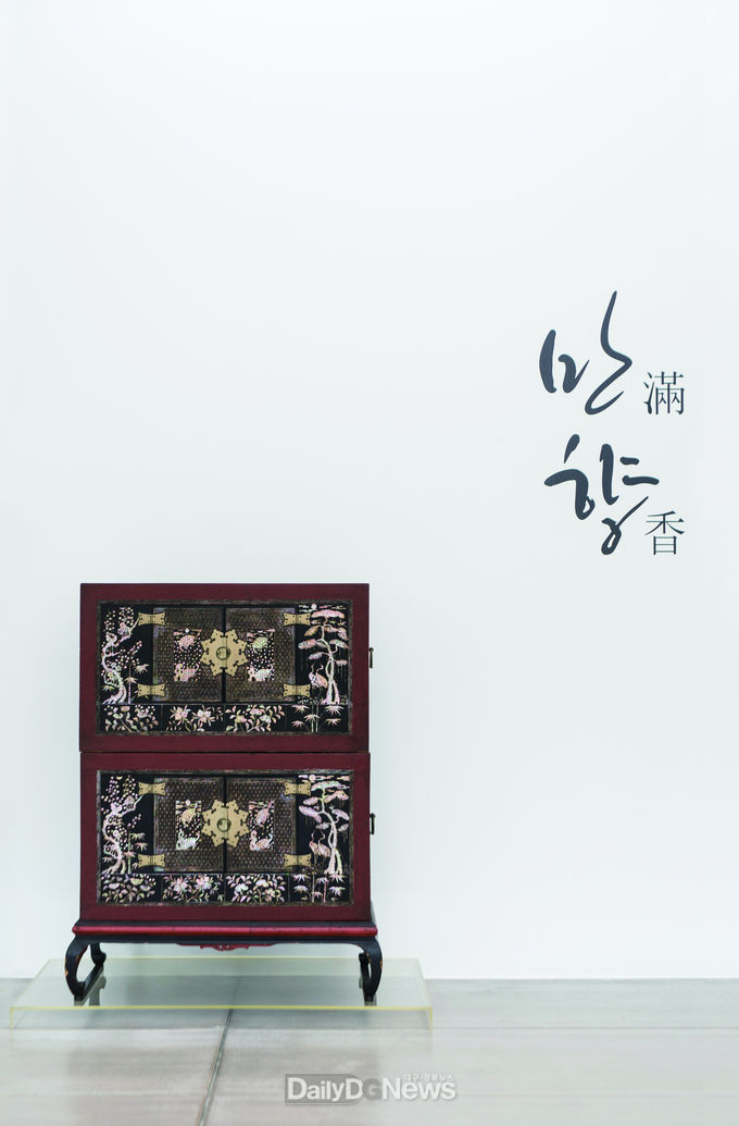 대구보건대학교 인당뮤지엄에서 개교 50주년을 기념해 조선의 목가구와 옛 공예품을 포함해 한국 근ㆍ현대미술사에서 손꼽히는 작가들의 작품 300여 점을 전시한다. (사진=대구보건대 제공)