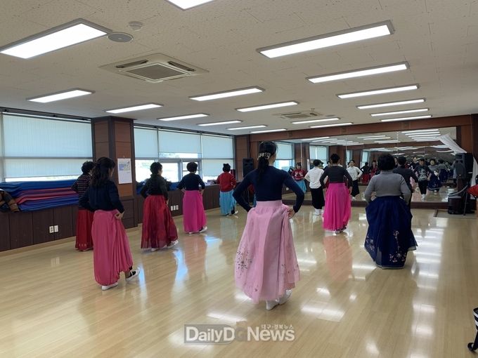 울진군, 제2기 울진군종합복지회관 교육수강생 모집(한국무용수업).