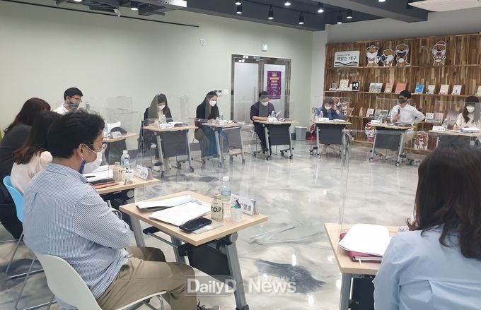 지난 18일 열린 대구평생교육 시구군 실무자 네트워크 간담회 모습. (사진=대구평생학습진흥원 제공)