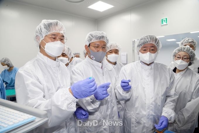 박진규 산업통상자원부 차관, 백신산업의 요람‘안동 동물세포실증지원센터’방문