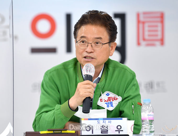 경상북도는 6월 9일 의성군청 대회의실에서 열네 번째 ‘새바람 행복버스 현장 간담회’를 개최하고 있다.