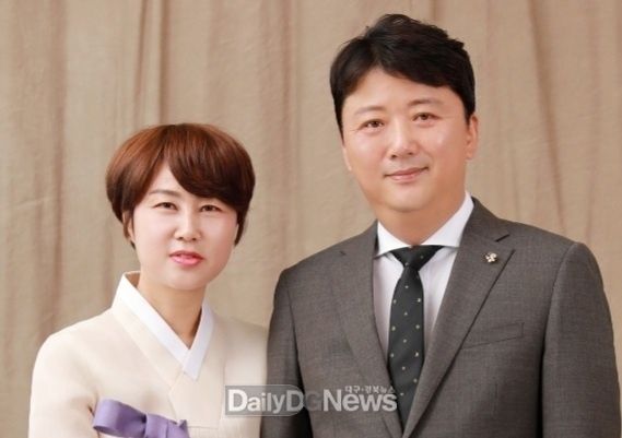 나눔을 실천하는 부부의 따뜻한 동행