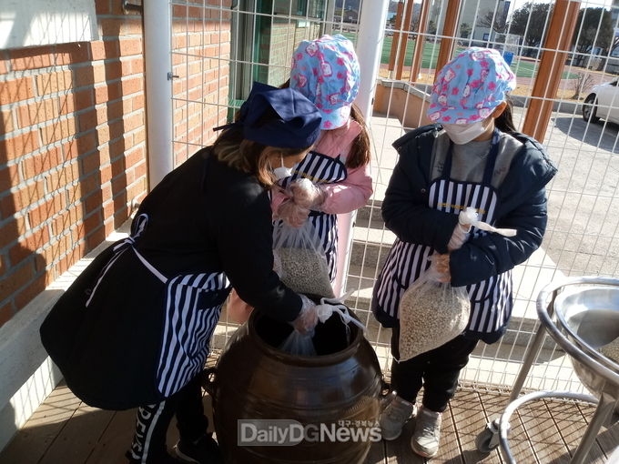 경북교육청, 학교급식 특색사업 ‘전통 장담그기’추진(성주 초전초장담그기)