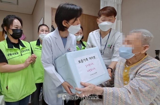 구미시립노인요양병원, 보훈 환자들에게 감사 선물 전달