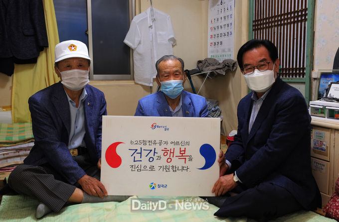 백선기 칠곡군수, 호국보훈의 달 맞아 6.25참전유공자 자택 위문