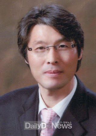 제76회 구강보건의날 보건복지부장관 표창장을 수상한 정호용 대구보건대학교병원 치과 원장. (사진=대구보건대 제공)