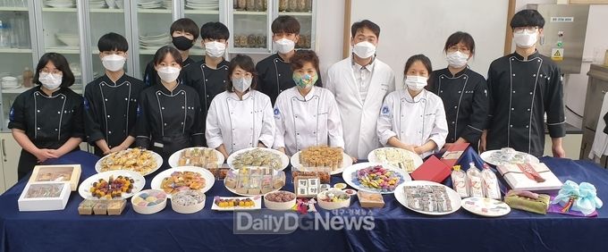 문경대학교 호텔조리과 퓨전답례떡 디저트 전문강사 과정 성료