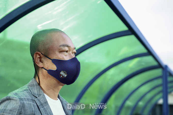 김천상무 김태완 감독, ‘이달의 감독상’ 수상