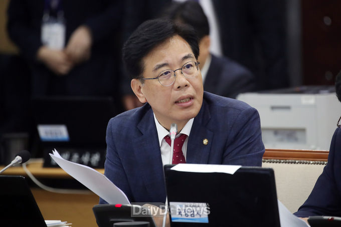 송언석 의원 대정부 질의 장면