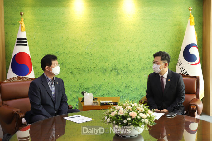 농림부 김현수 장관