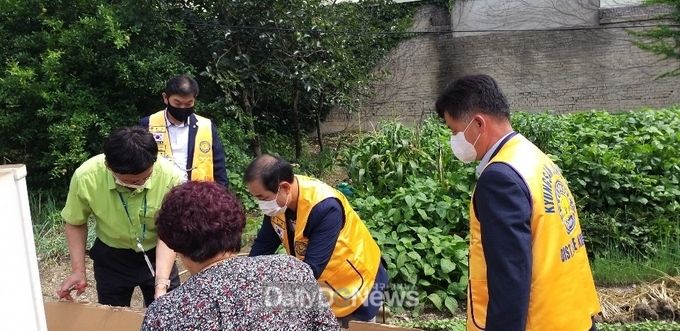 경산라이온스클럽, 소외계층에 사랑의 냉장고로 희망 전달