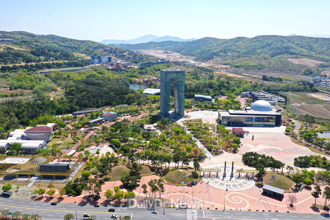 드넓은 야외공간을 바탕으로 하는 친환경 콘텐츠를 자랑하는 경주엑스포대공원 전경사진