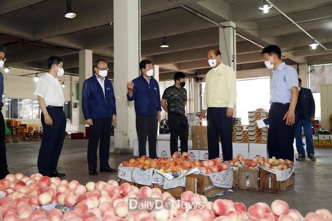 강영석 상주시장, 관내 농산물 공판장 방문