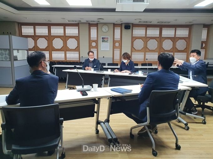 심사장면