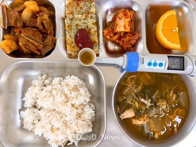 함지고 푸동푸동 동아리(요리동아리) 학생 6명이 추천한 건강급식 식단 모습. (사진=대구시교육청 제공)